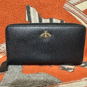 GUCCI ❤️🌟BEE ZIPPY BACK WALLET ⭐️